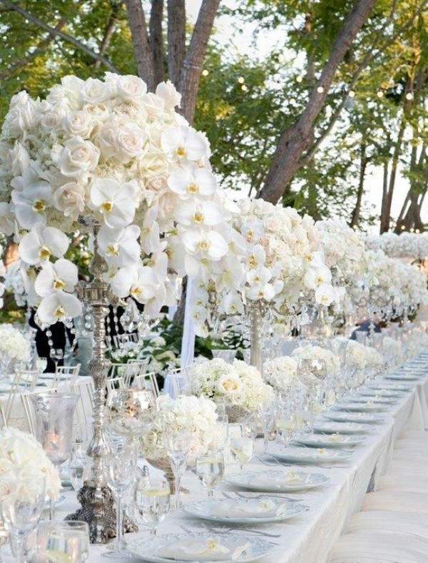 lång-deco-bord-orkidéer-vitt-bröllop