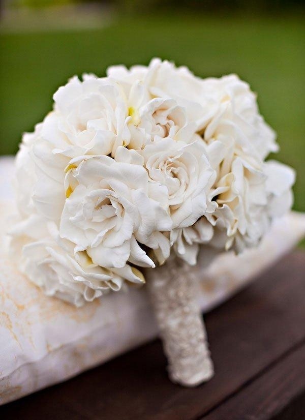 blommor-bukett-dekoration-brud-bröllop-vit