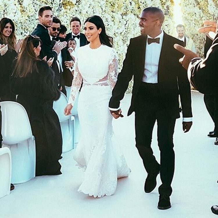 bröllopsklänningar-spets-elegant-Kim-Kardashian-Kanye-West