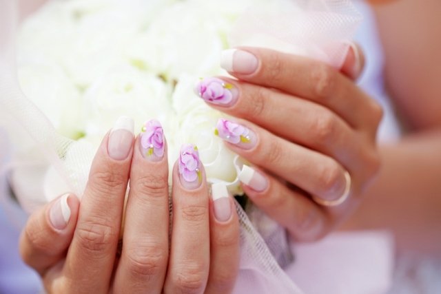 bröllop naglar bilder franska blommor lila strass
