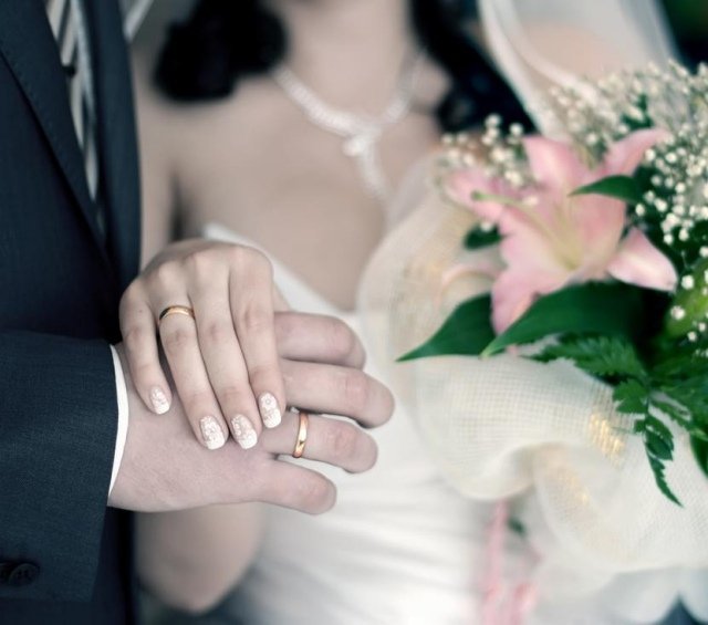 bröllop naglar-idéer-enkelt-mönster-fransk-vit
