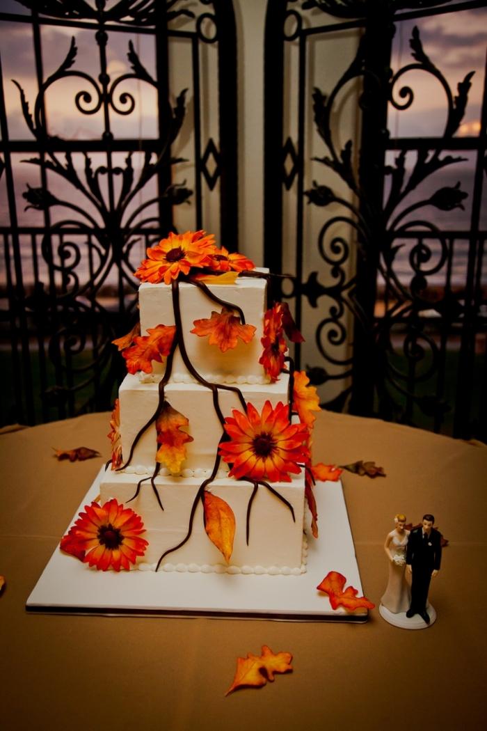idéer-bröllop-tårta-höst-apelsin-gerbera-blommor-vit-fondant