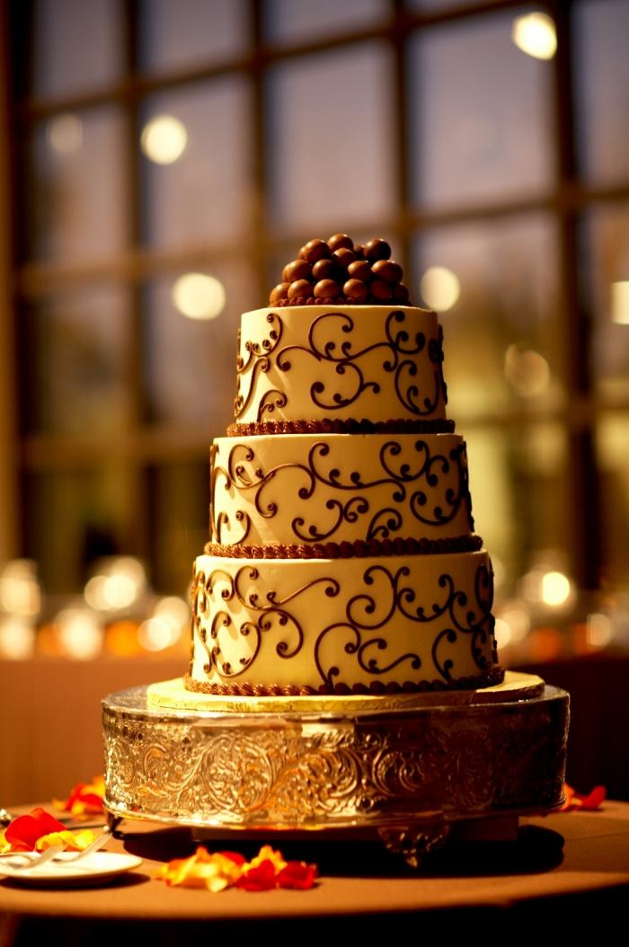 idé-bröllop-tårta-höst-choklad-dekorationer-bollar