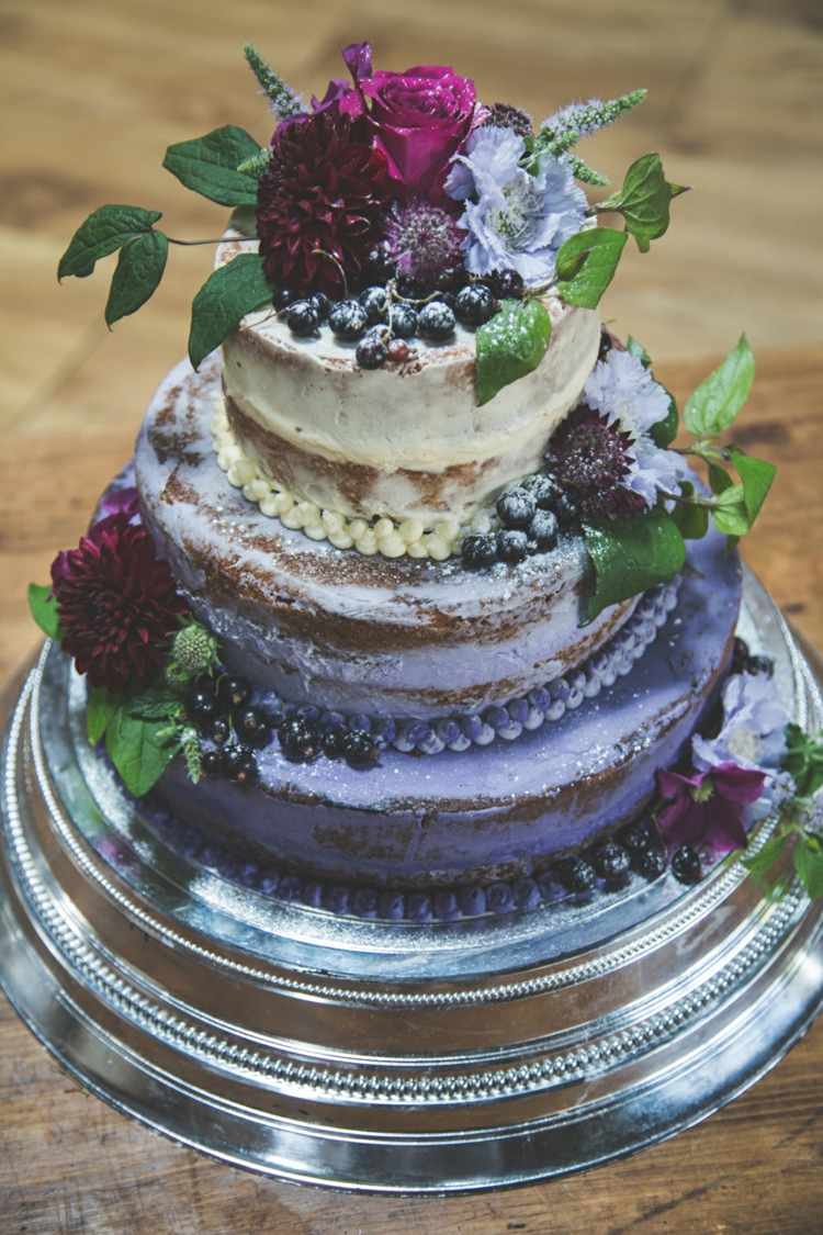 bröllopstårta utan fondant trefärgade-blåbär-lila-gula blad