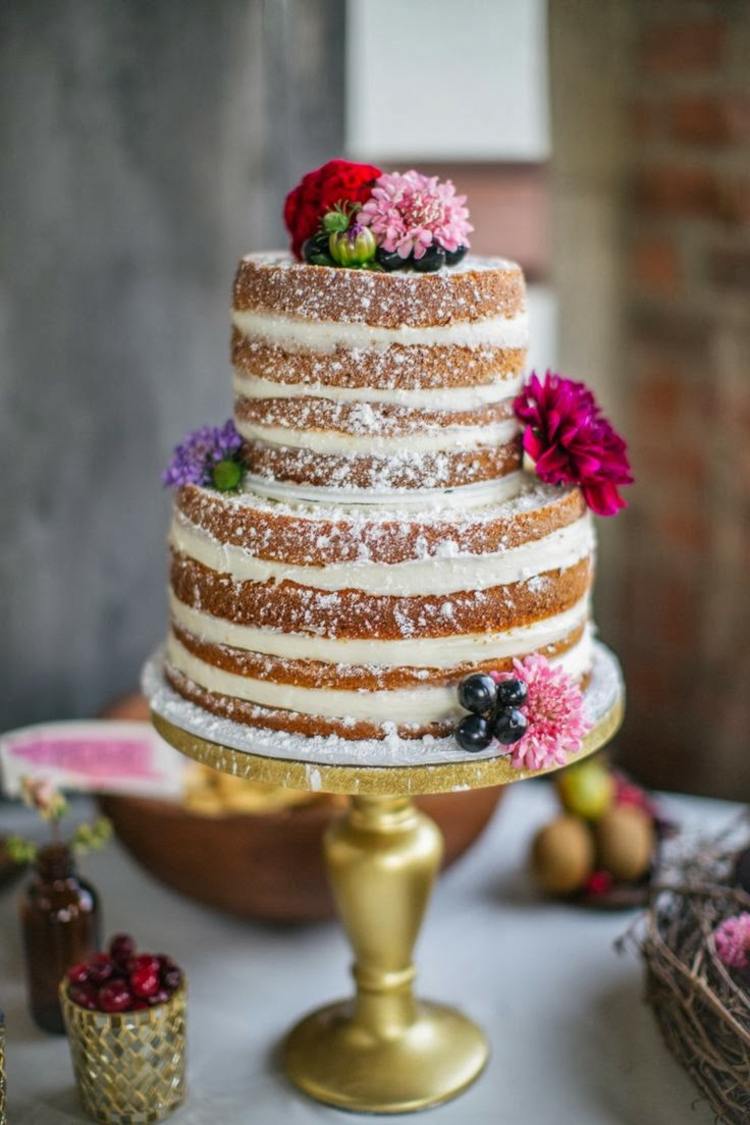 bröllop-tårta-fondant-sommar-design-nejlika-krysantemum-lila-rosa