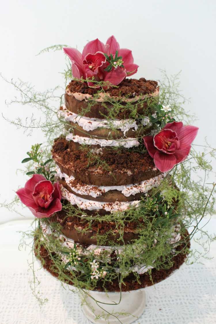 bröllop-tårta-fondant-design-idé-blommor-grön-strössel-botten