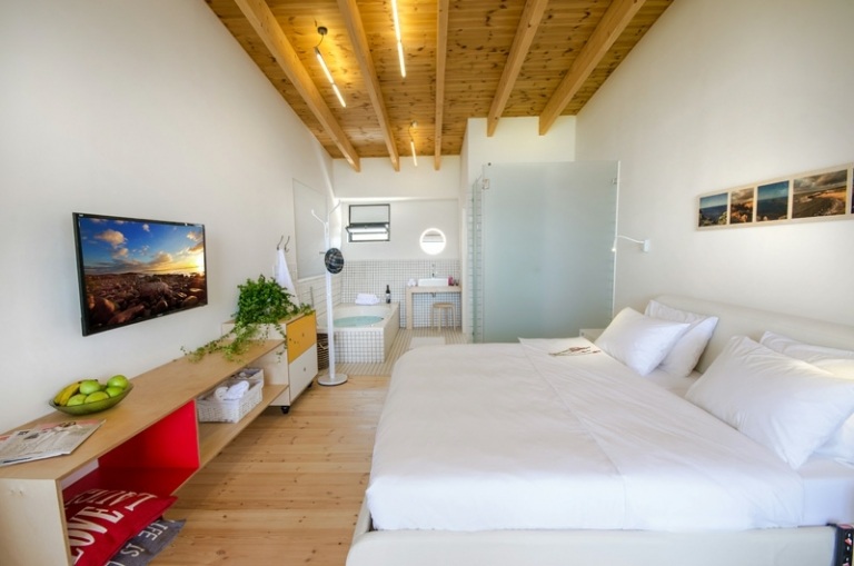 trägolv tak sovrum idé dusch öppen säng design komfort