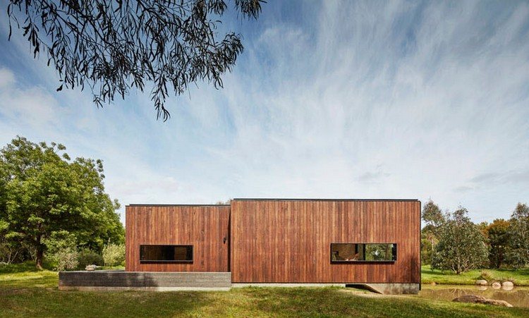 Trä för fasad små byggnader-platt-tak-naturliga-små-fönster