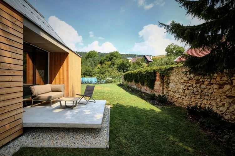 trä-klinker-terrass-betong-golv-träskivor-lounge