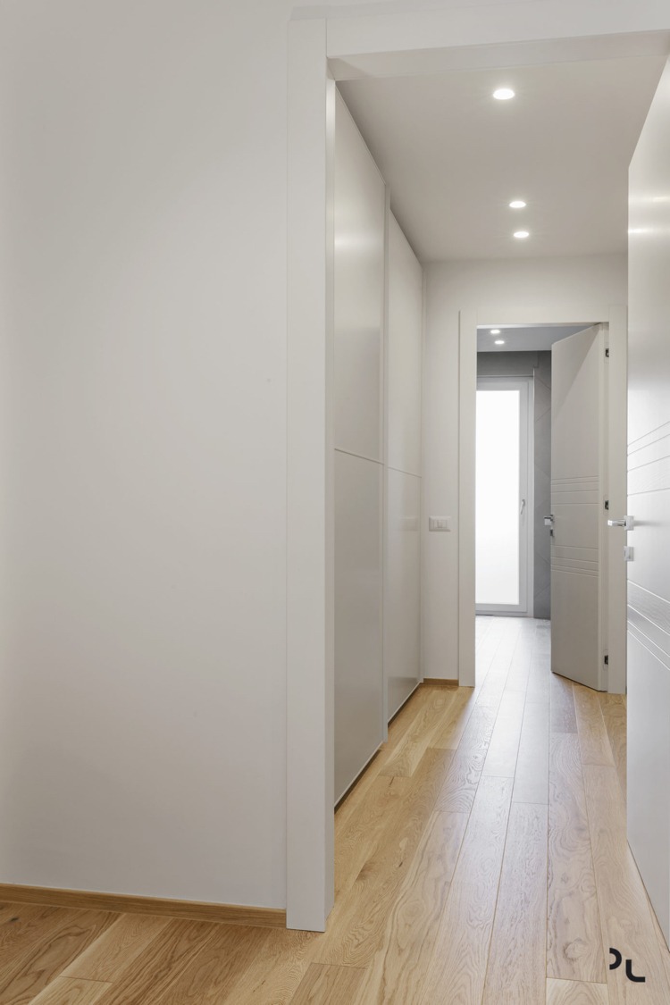 trä modernt trägolv minimalistisk hall vit