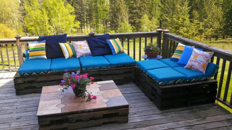 träpall möbler soffa idé terrass blå klädsel