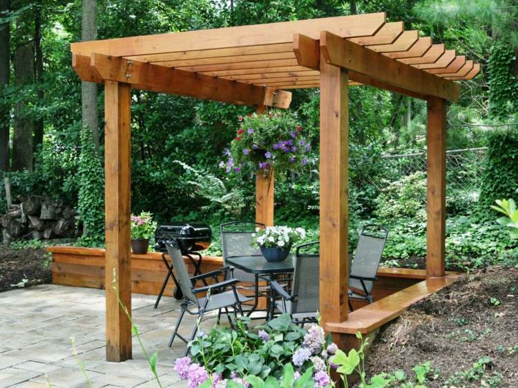 trä pergola bygg små-metall-möbler-mörkgrå-sten-kakel