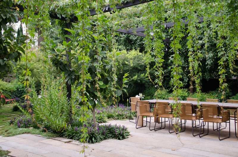 Trä pergola plantering-idéer-modern-sittplatser-trädgård