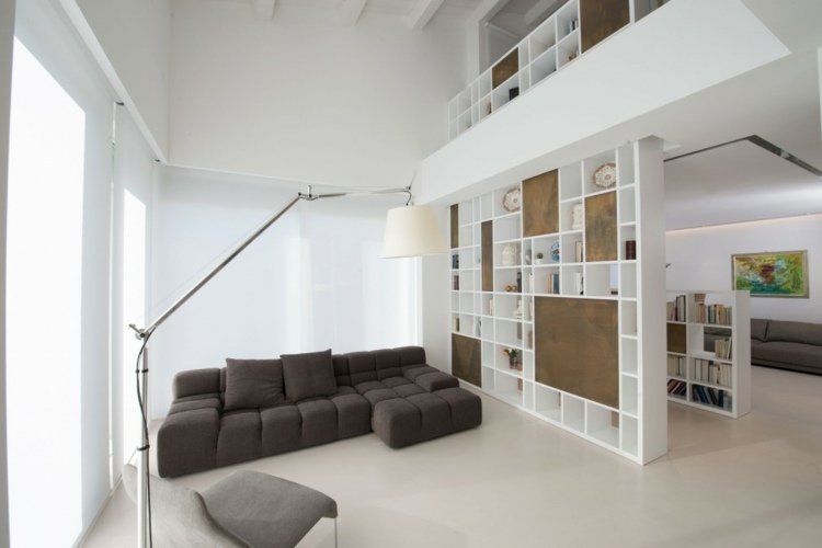 trähylla som rumsavdelare vit-design-dekorativ-lounge