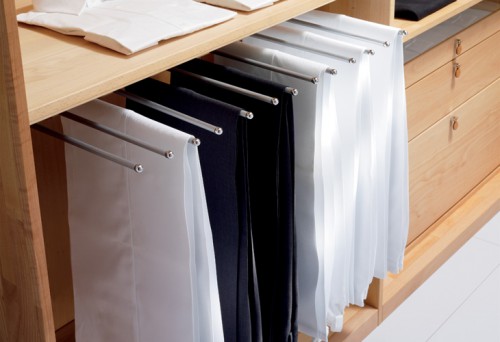trä garderob system byxhållare walk-in closet