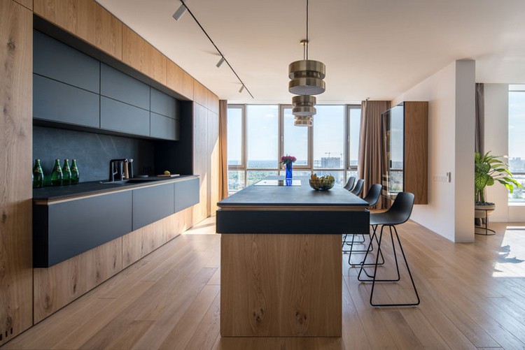 lägenhet design trä kök svarta element