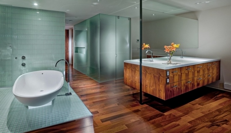 Trägolv-badrum-idéer-modern-fåfänga-glas-duschkabin