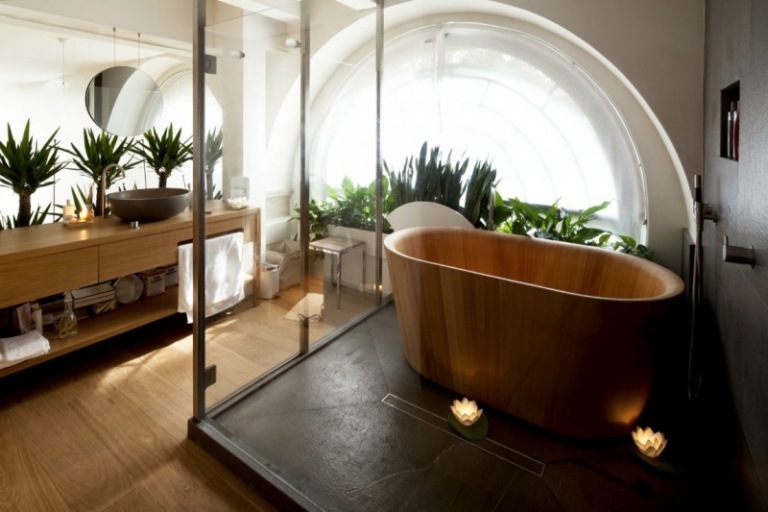 Trägolv-badrum-massivt trä-idéer-glasvägg