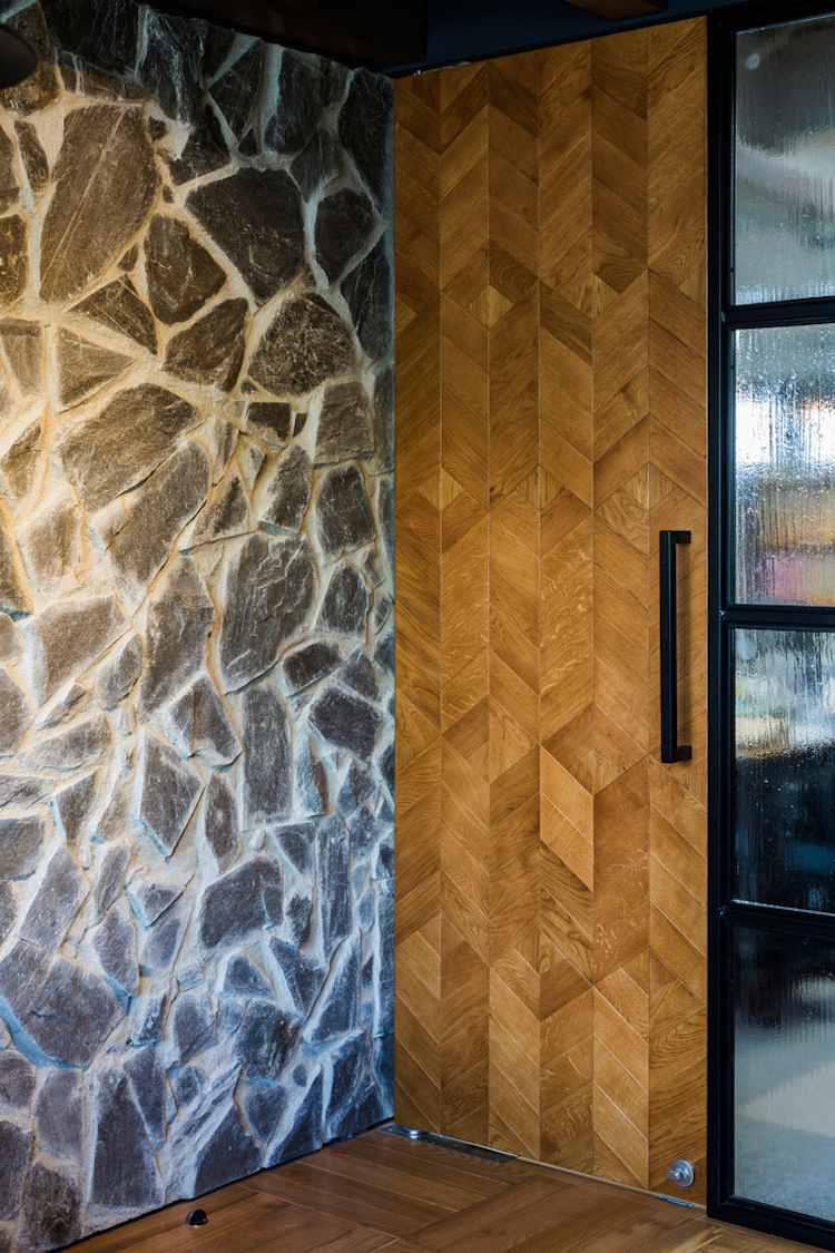 trä kakel vägg dörr parkettgolv natursten väggbeklädnad