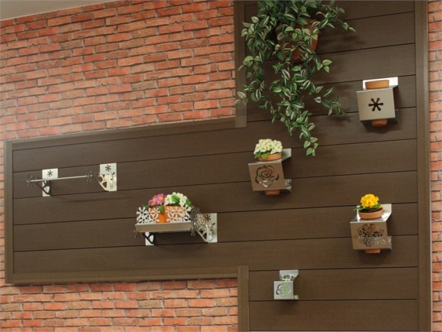 träpaneler för fasadväxthållare metallbrun balkong