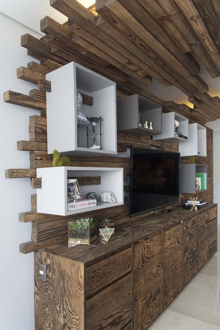 träpanel-interiör-modern-vägg-enhet-tv-trä-grå-hyllor-takpaneler
