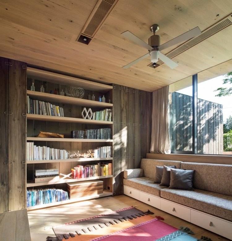 träpanel-inuti-utsida-minimalistisk-rum-bibliotek-vägg-soffa-fönster-stort