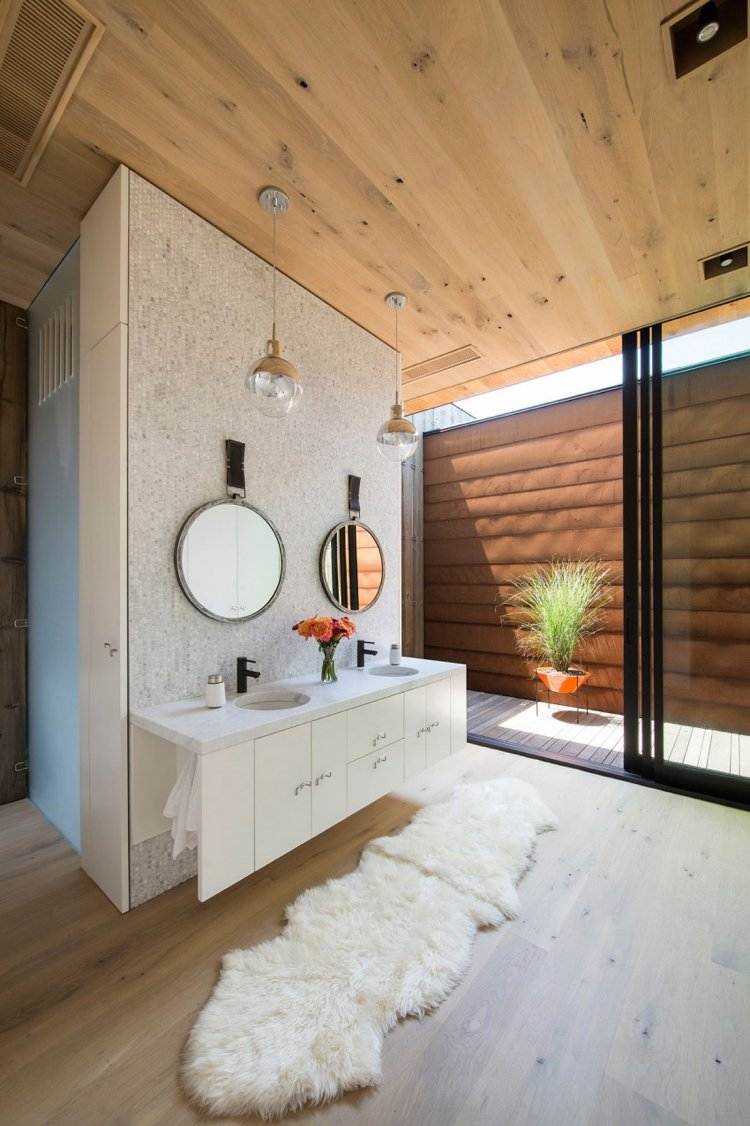 träbeklädnad-inuti-utsida-minimalistisk-badrum-fåfänga-dubbel-modern-pälsmatta