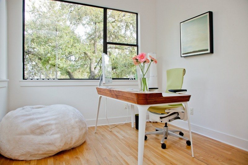Hem-kontor-möbler-trä-bord-bönsäck-laminatgolv