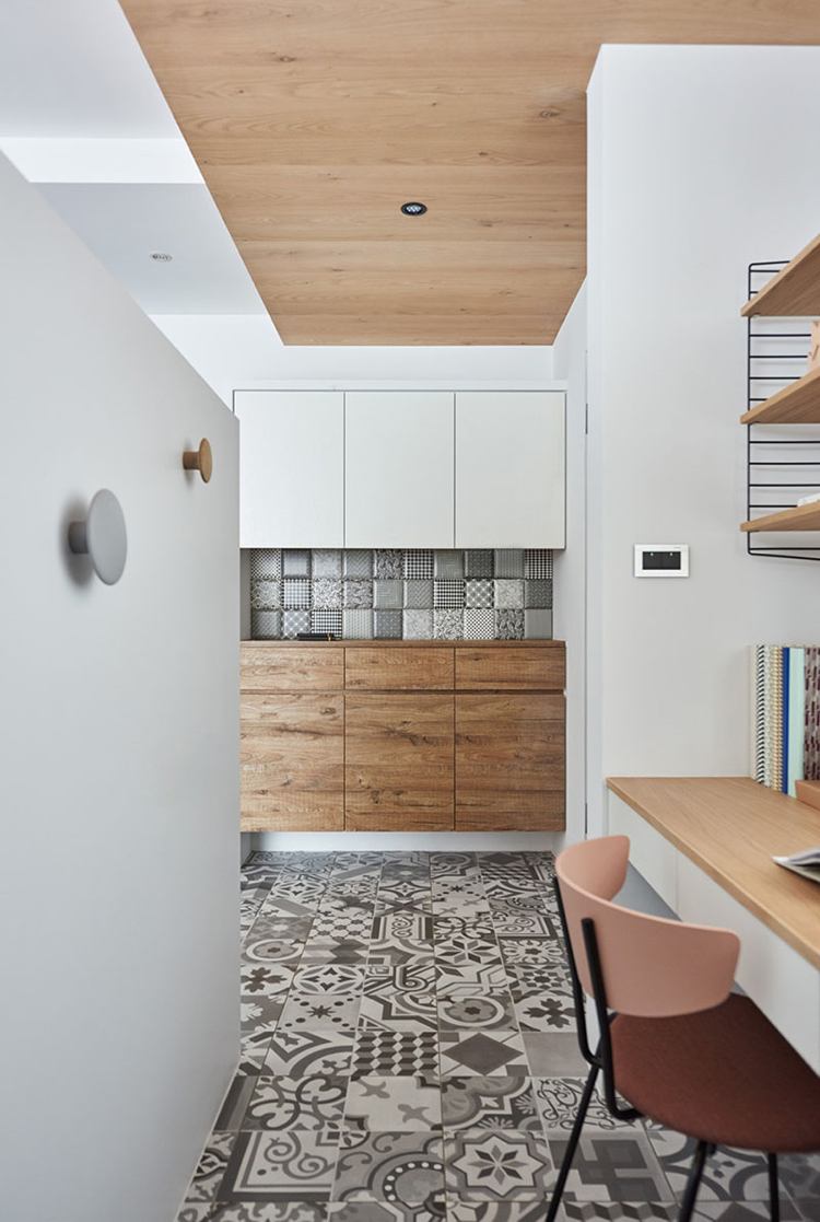 hemmakontor möbler lite utrymme golvplattor grå mönster motiv moderna