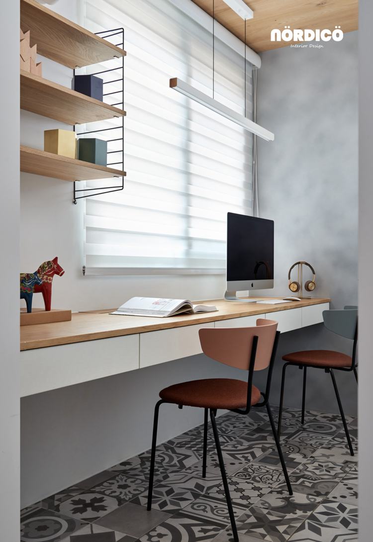 hemmakontor möbler lite utrymme arbetsplats kontor skrivbord ljusa fönster