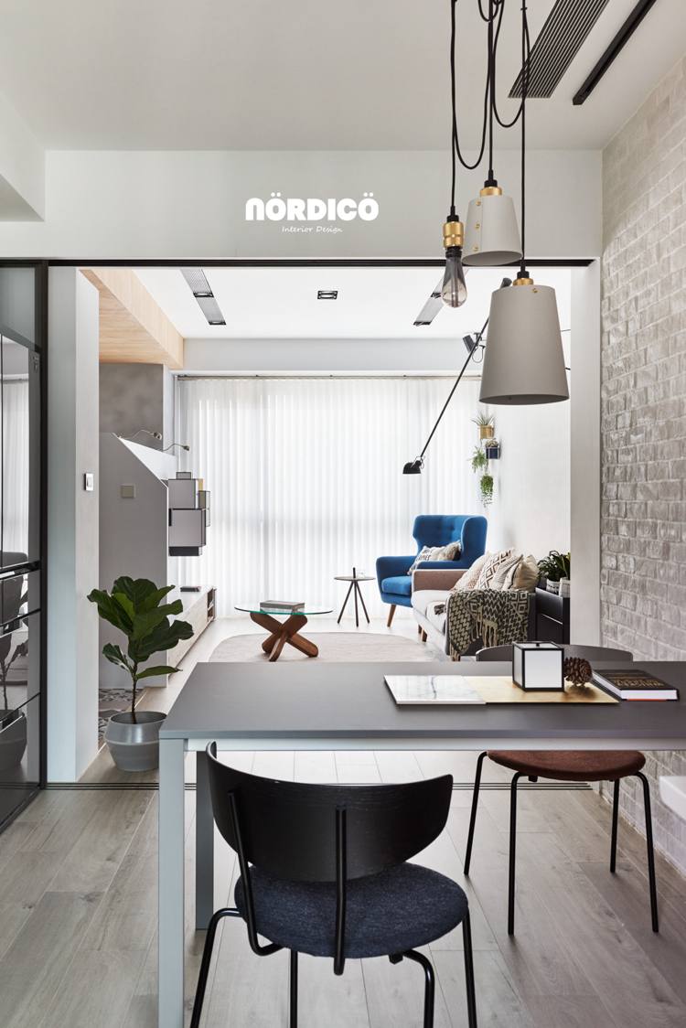 hemmakontor möbler lite rymdbord modern skandinavisk minimalistisk gråvit