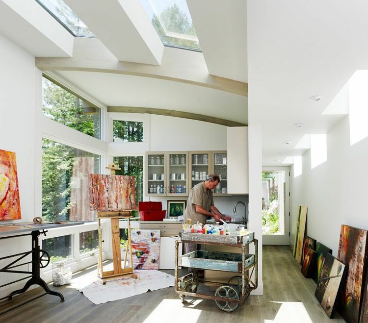 hemmakontor med takfönster ljus konst studio kök