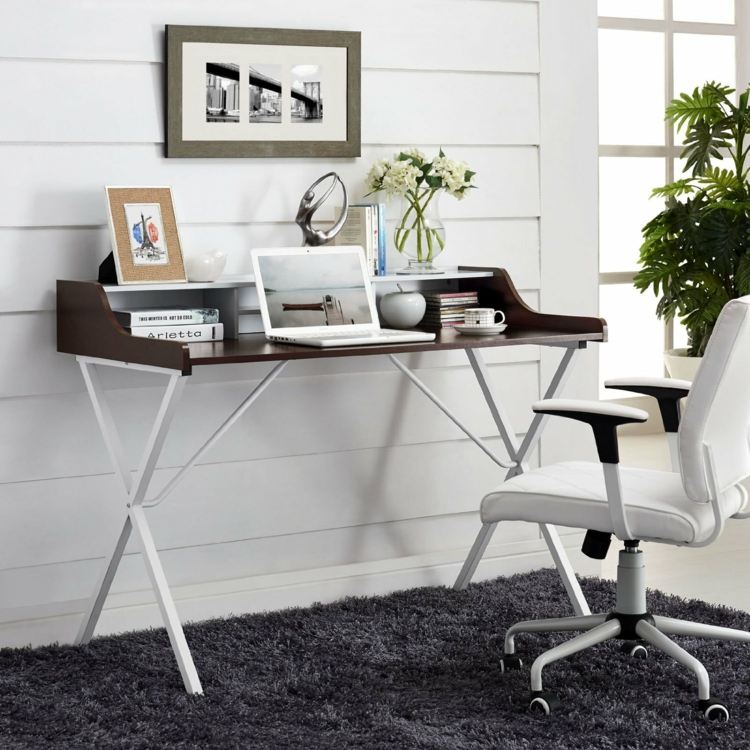 hemmakontor skrivbord modern svartvitt kontorsstol djup hög matta grå