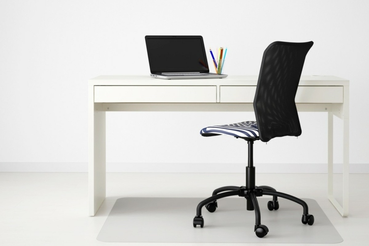 skrivbord hemmakontor vit färg original stol svart elegant laptop lådor