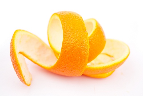 Koti korjaustoimenpiteitä mustille täplille - kuiva appelsiininkuorijauhe