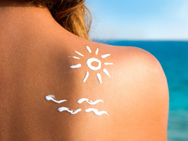 Kotitekoisia korjaustoimenpiteitä auringon rusketuksen poistamiseksi iholta välittömästi
