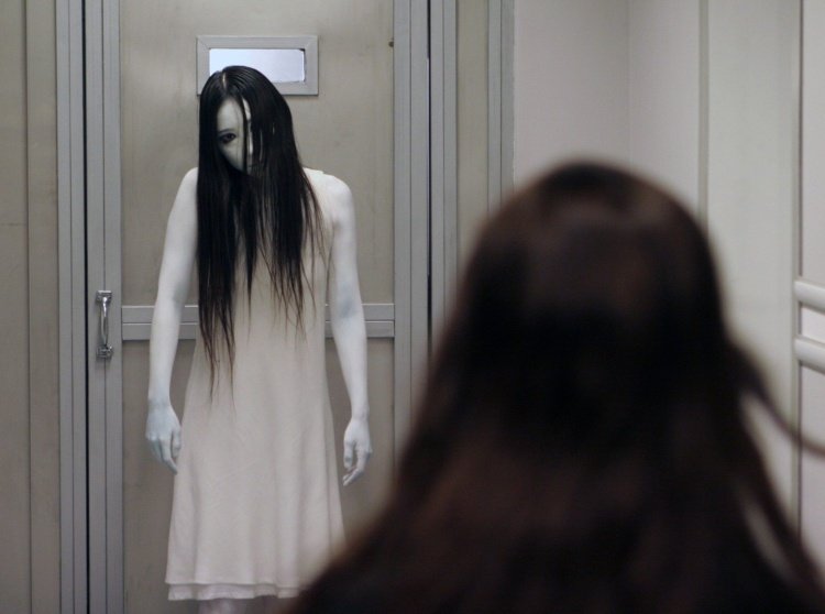 skräckdräktfilmer förbannelse vit klänning