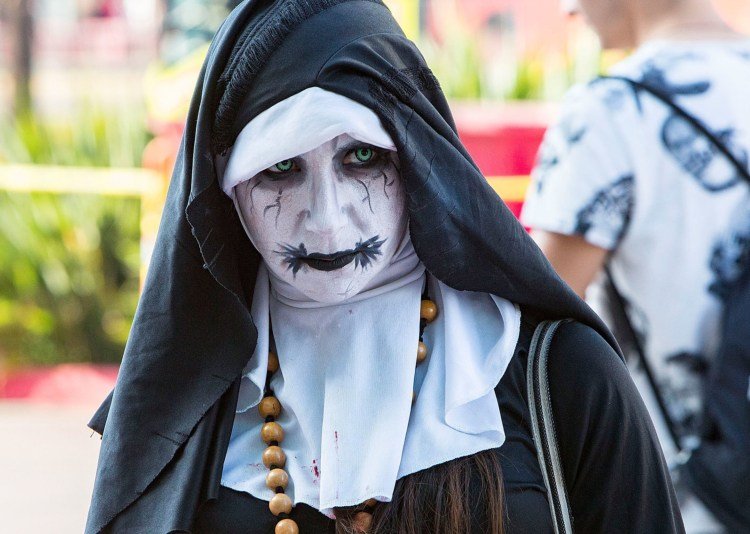 skräckdräkt för att inspirera nunnefilmerna halloween