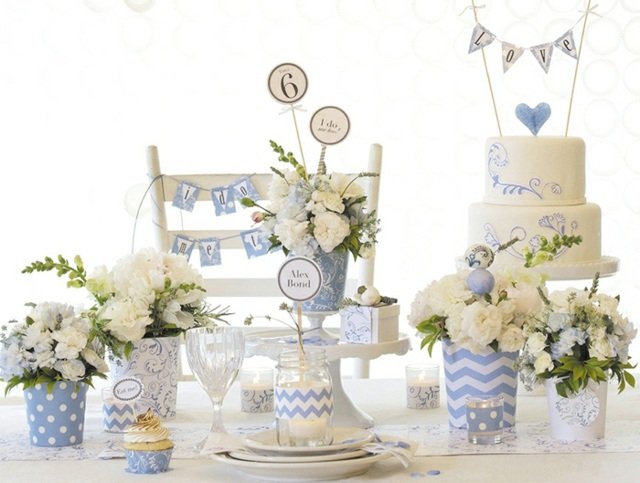 Dekorativa bord blommor blå papperskaka
