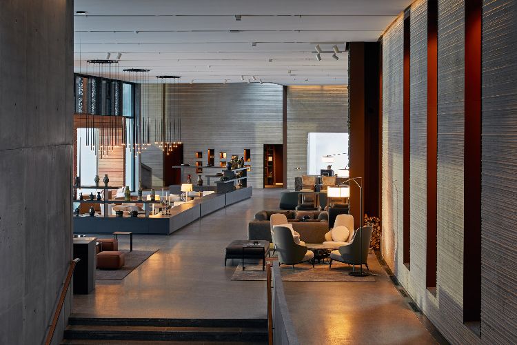 hotell med termalbad på Island utdöda vulkaner blå lagun välbefinnande design lyx natur mottagningsbord bord minimalistiska