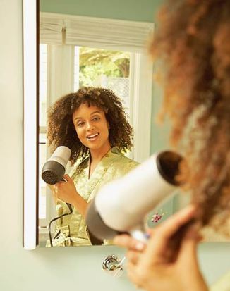 Συμβουλές για να θεραπεύσετε τον εαυτό σας με φυσήξτε ξηρά μαλλιά