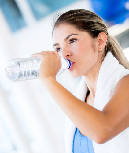 Kuinka menettää rasvaa juomavettä