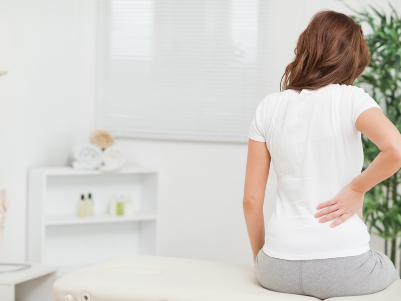 Πώς να μειώσετε τον πόνο στην πλάτη φυσικά στο σπίτι