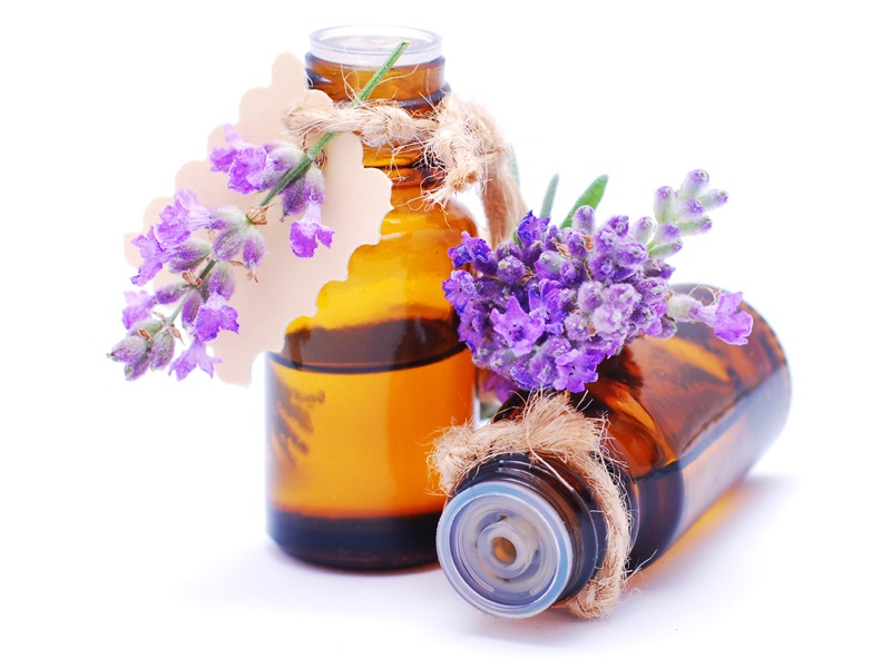 Kuinka käyttää laventeliöljyä kasvomaskia ihon oikeudenmukaisuuden saavuttamiseksi