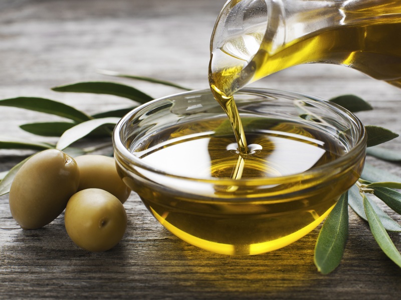 Kuinka käyttää oliiviöljyä hilseen hoitoon