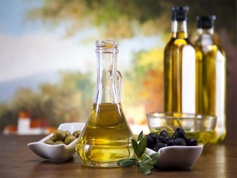 Kuinka käyttää oliiviöljyä näppylöitä ja merkkejä varten