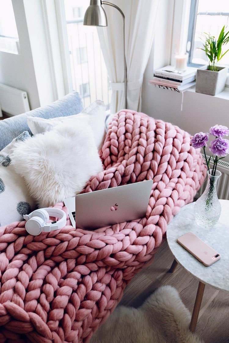 danska living hygge living trend mysig filt komfort päls