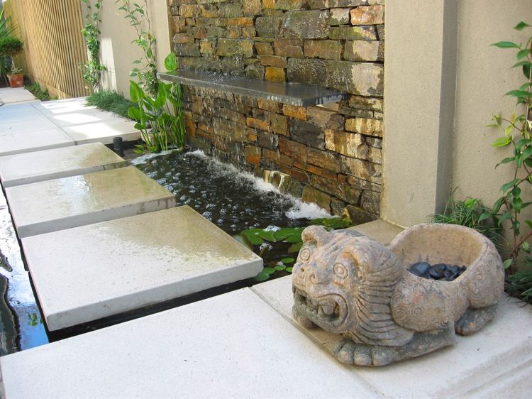 idé-trädgård-damm-design-steg-plattor-betong-vattenfall-system-sten-vägg