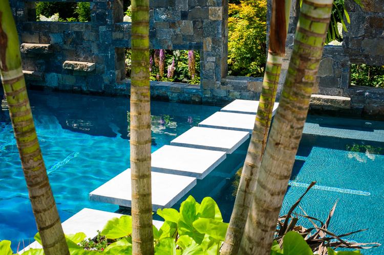 Idé för trädgårdsdammsdesign pool flytande trappor