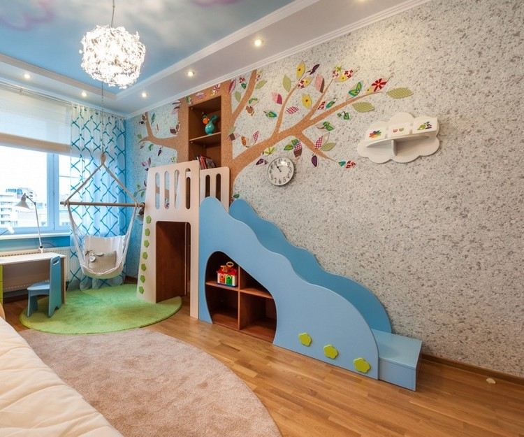 kreativ väggdesign -idé-barnrum-träd-motiv-flytande-tapeter-dekorativ-gips